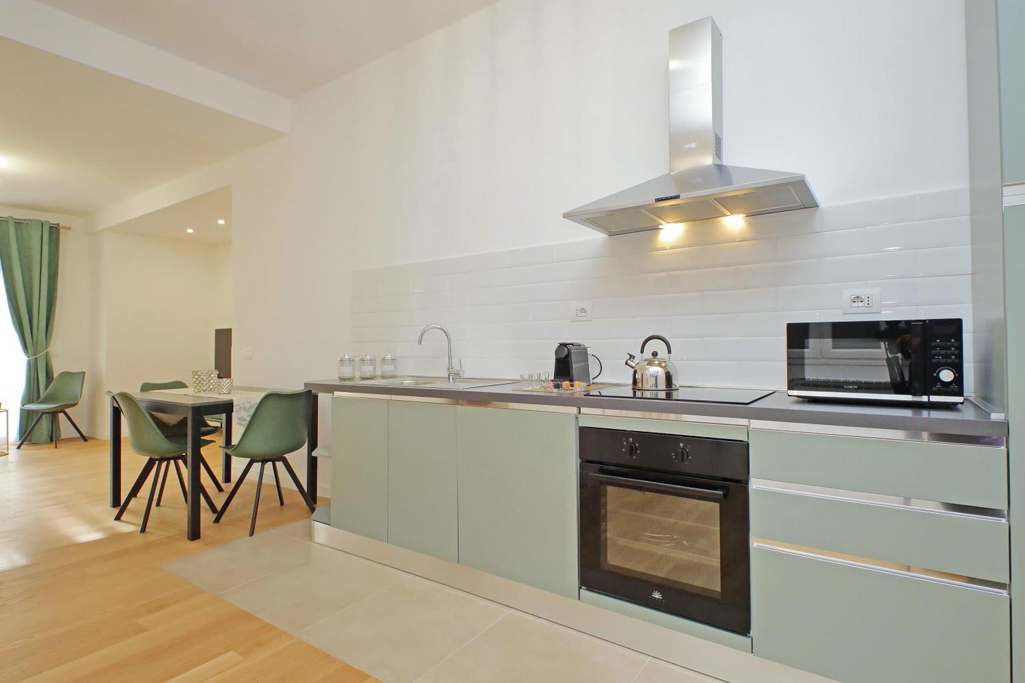 Apartment Graceful Near St Peter Metro 100 Mt